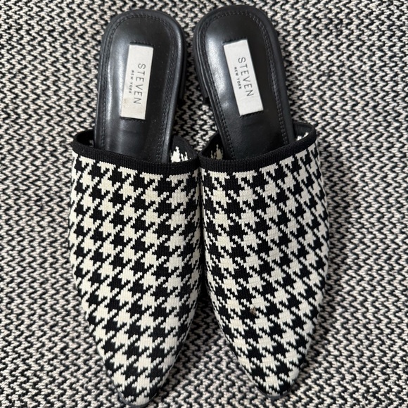 Steve Madden Black and White Houndstooth Mules - Picture 2 of 10